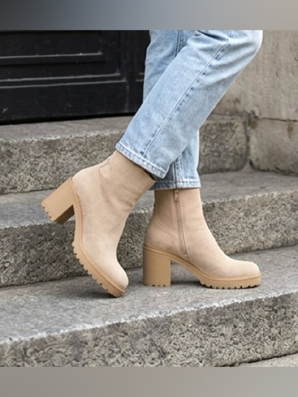Universal Thread Faux
Suede Chunky
Block Heel Booties -
Dune/Beige